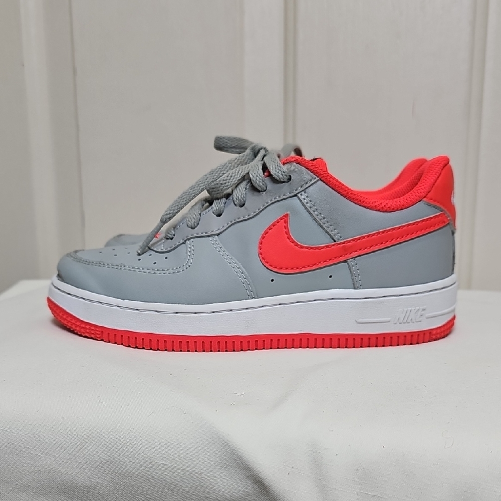 Nike Air Forcw 1 Gray and Orange Low-Top Sneakers